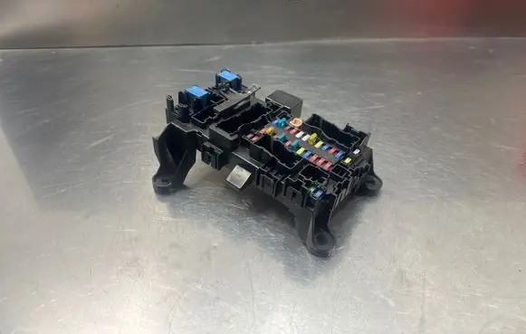Suzuki Grand Vitara II Fuse module 02260L1576k2