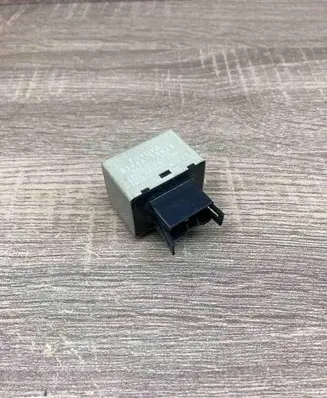 Toyota RAV 4 (XA20) Other relay 8198050030 0665004650