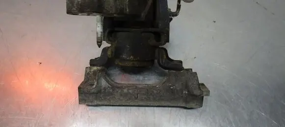 Toyota RAV 4 (XA30) Engine mount vacuum valve 