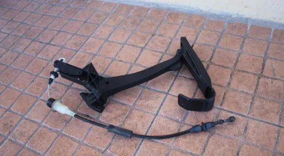 Mercedes-Benz E W210 Accelerator throttle pedal A2103011520