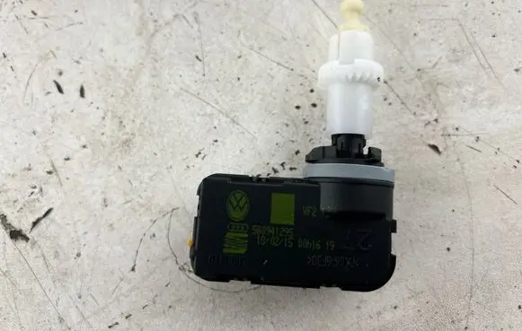 Skoda Rapid (NH) Headlight level adjustment motor 5G0941295