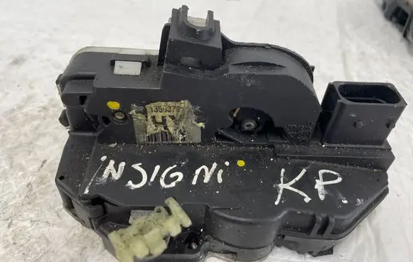 Opel Insignia A Front door lock