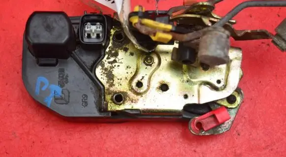 Chrysler Grand Voyager IV Front door lock