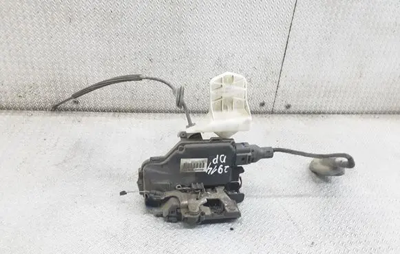 Volkswagen Caddy Front door lock 3D1837016