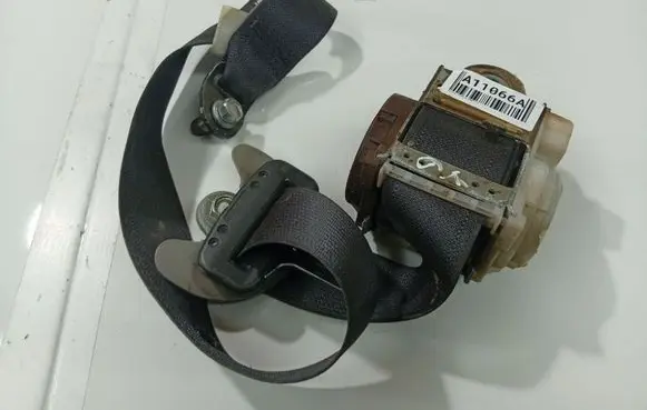 Subaru B9 Tribeca Rear seatbelt 