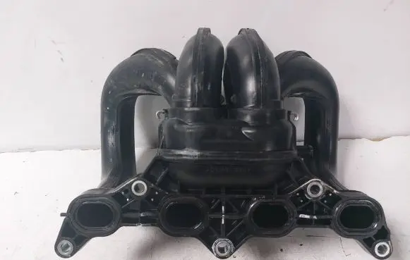 Toyota Yaris Intake manifold