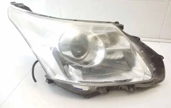 Toyota Avensis T270 Headlight/headlamp KOITO0512