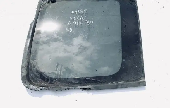 Nissan X-Trail T30 Rear side window