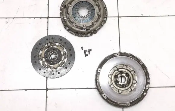 Opel Vivaro Clutch set kit 03g141025h 03g141031g 03g105266bp