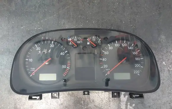 Volkswagen Golf IV Speedometer (instrument cluster) 1J0920821B