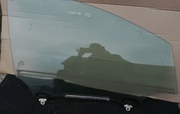 Toyota Corolla Verso AR10 Front door window glass four-door
