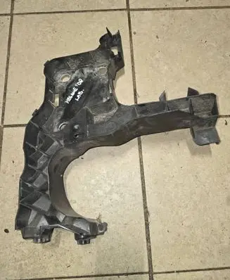 Renault Megane II Front bumper mounting bracket 8200137496 431957