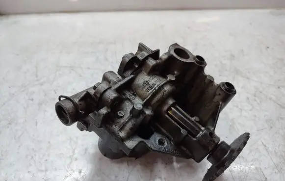 Renault Trafic II (X83) Oil pump 8200345633
