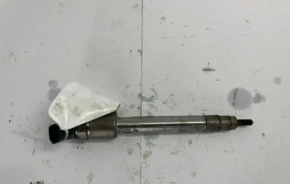 Peugeot 2008 I Fuel injector 9828959880