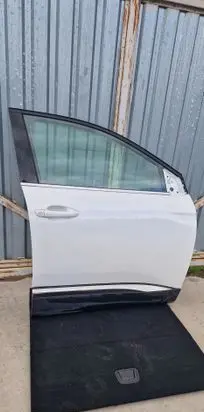 Peugeot 5008 II Front door