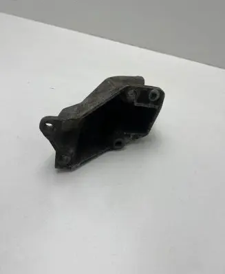 Audi A4 S4 B5 8D Engine mounting bracket 8D0199307L
