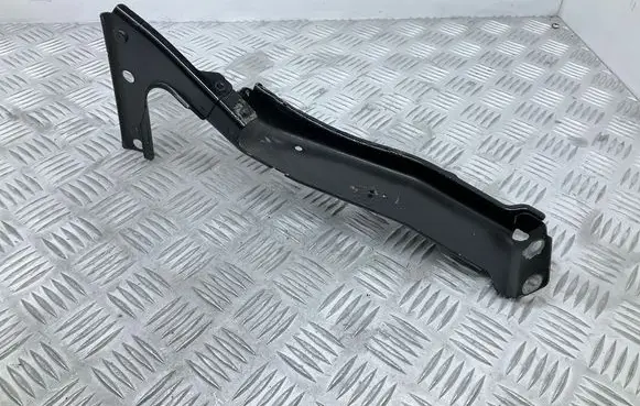 Audi A5 8T 8F Fender mounting bracket 8T0821136A