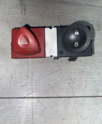 Renault Megane II Hazard light switch 8200109723 8200095493 8200107808