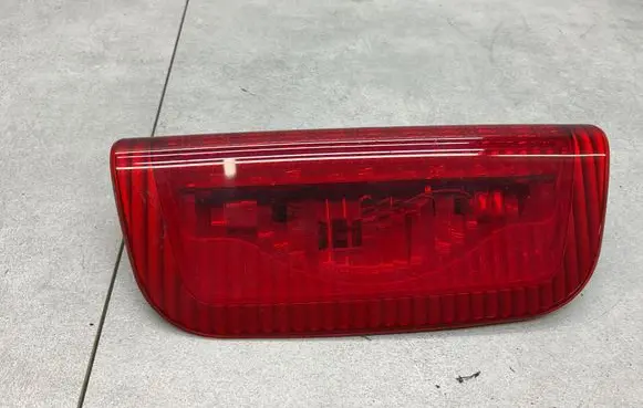 Nissan Juke I F15 Third/center stoplight