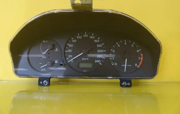 Mazda 626 Speedometer (instrument cluster) GE6WE
