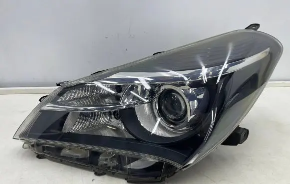 Toyota Yaris Headlight/headlamp
