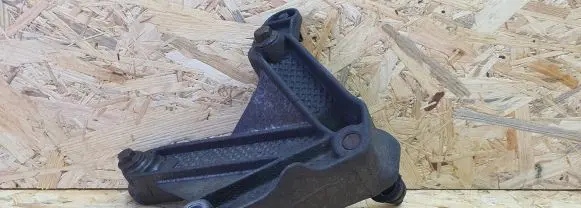 Nissan Almera N16 Engine mounting bracket 8200043084
