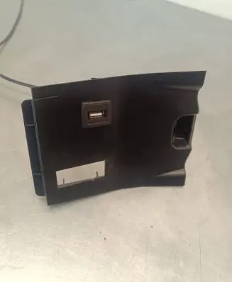 Mercedes-Benz B W246 W242 USB socket connector A2468230411 1221411 05246100