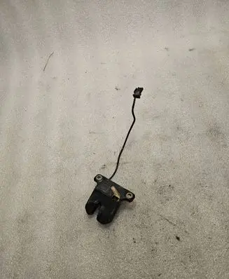 Audi A8 S8 D2 4D Tailgate/trunk/boot lock/catch/latch 827505