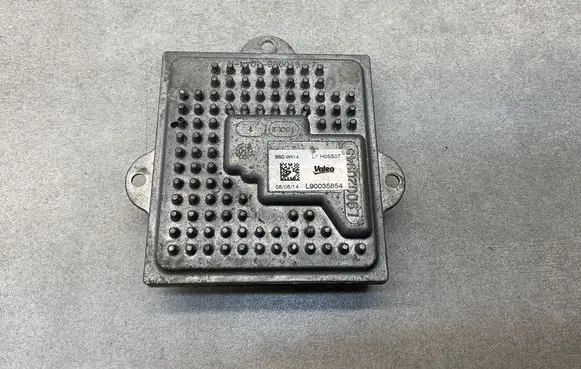 Jeep Grand Cherokee Headlight ballast module Xenon L90035854