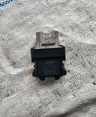 Toyota RAV 4 (XA30) Glow plug pre-heat relay 2861067010 1567000671