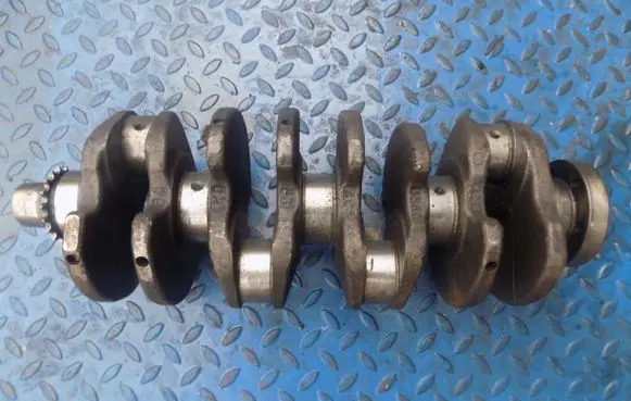 Volkswagen Polo VI Crankshaft 