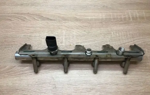 Audi A4 S4 B7 8E 8H Fuel main line pipe 06F133317G 06D906051A 0261545008