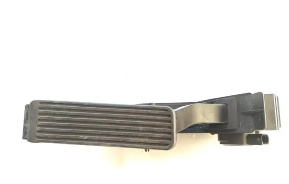 Mercedes-Benz CLS C219 Accelerator throttle pedal A2113000504