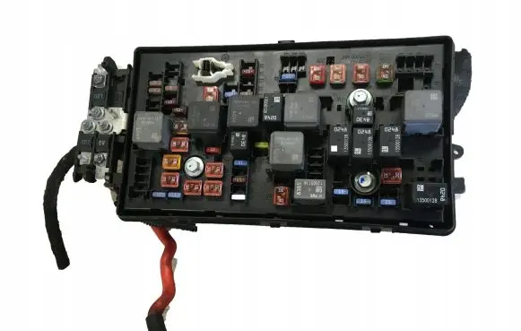 Opel Insignia A Fuse module 13485553