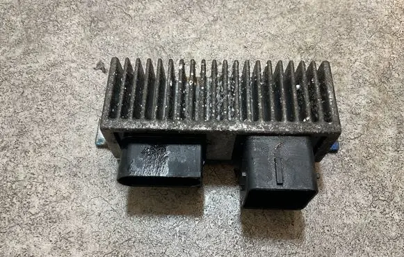 Opel Movano B Glow plug pre-heat relay 271206395R