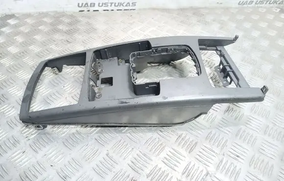 Audi A6 S6 C6 4F Center console 4F1864261
