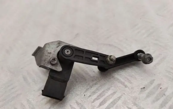 Headlight/headlamp level sensor