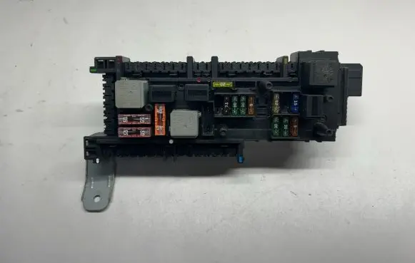 Mercedes-Benz C W204 Fuse module 1670658 01670658