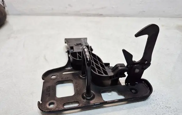 Audi Q5 SQ5 8R Engine bonnet/hood lock/latch loop/hook 8R0823480A