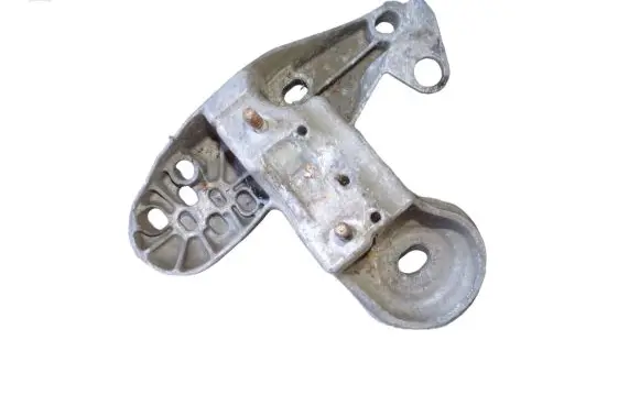 Engine mounting bracket