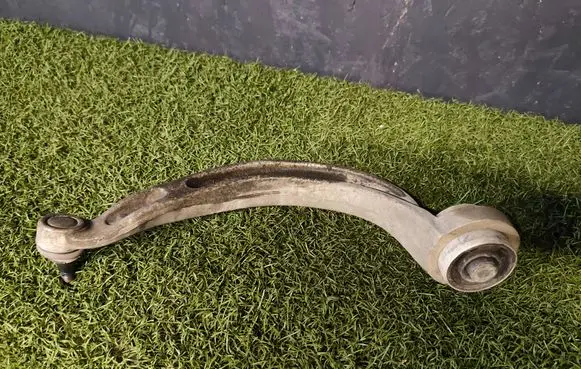 Front lower control arm/wishbone