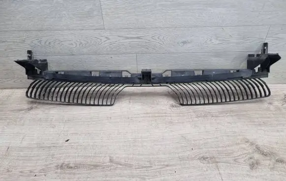 Front bumper mounting bracket