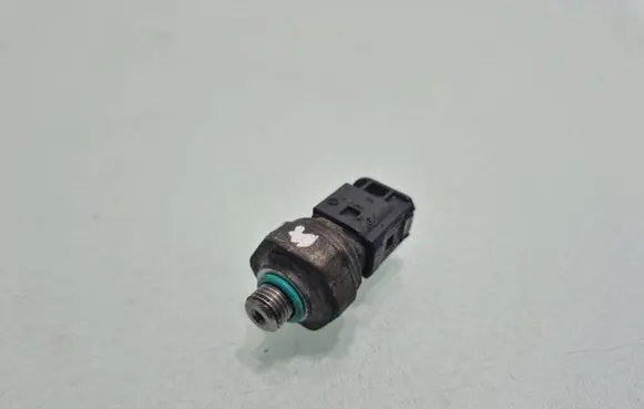 BMW X1 E84 Air conditioning (A/C) pressure sensor 