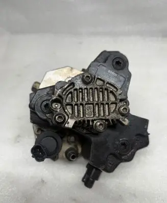Volvo V70 Fuel injection high pressure pump 8689590 0445010043