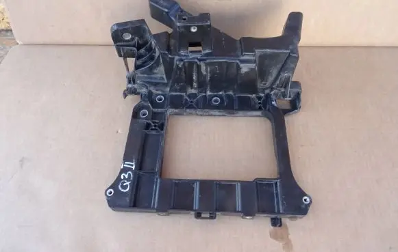 Audi Q3 F3 Oil filter mounting bracket 5QJ971502