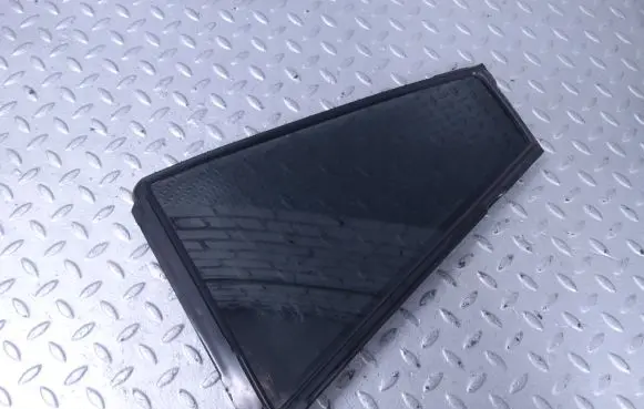Subaru Levorg Rear vent window glass 62012VA710 62284VA030