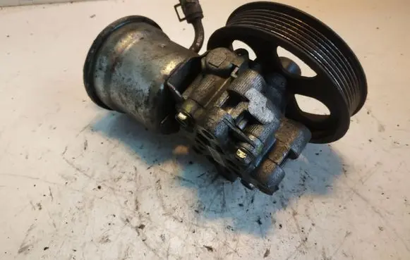 Toyota Avensis T250 Power steering pump U12
