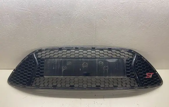 Ford Focus Front bumper lower grill CM5117B968a