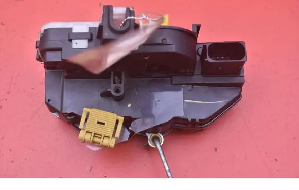 Opel Astra J Front door lock