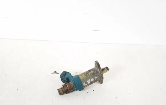 Mercedes-Benz SL R107 Fuel injector